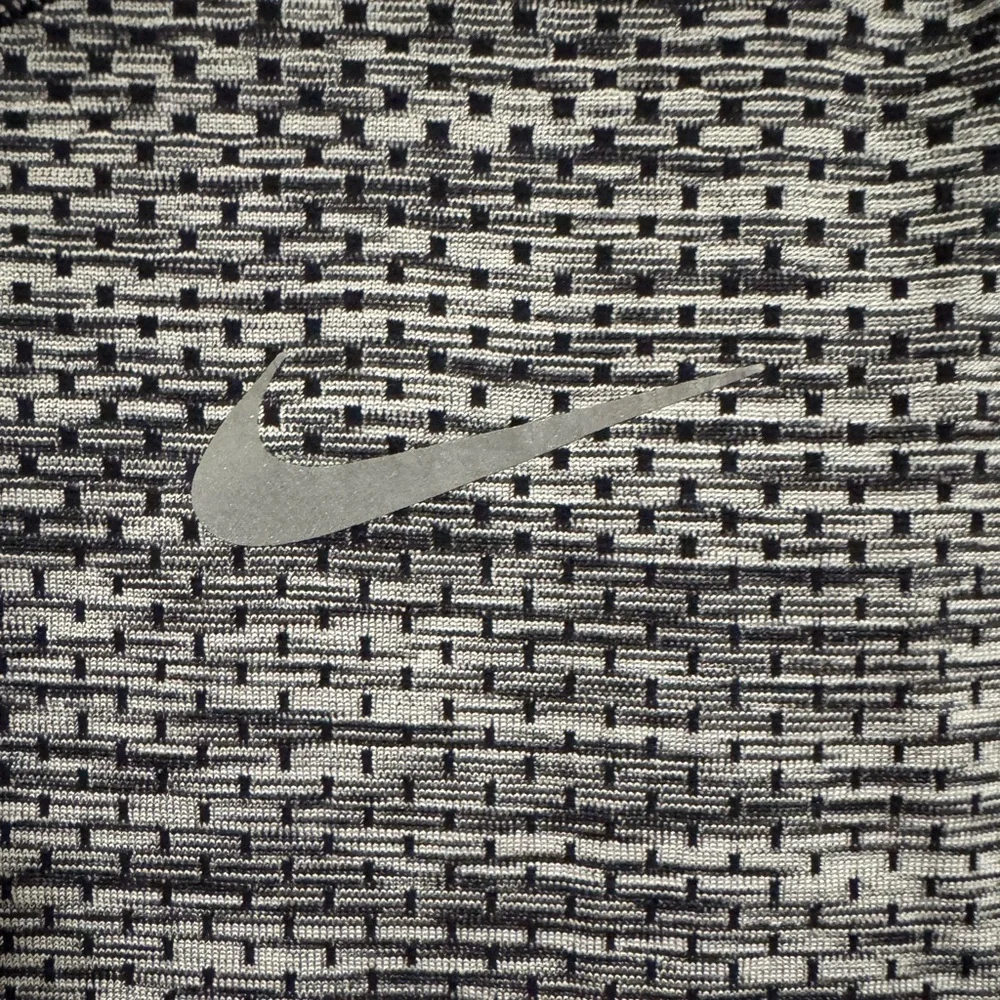 Nike Dry Knit Short Sleeve T-Shirt Black Heather Gray 831498-010 Wmn Size M